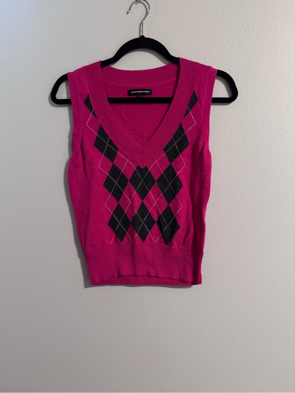 Express Pink Argyle V-Neck Sleeveless Sweater Vest